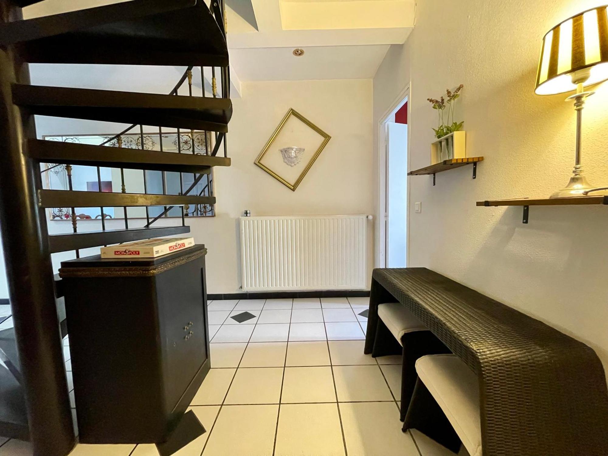 Cote Cite Appartements - Parking Prive - 100M Cite Medievale قرقشونه الغرفة الصورة