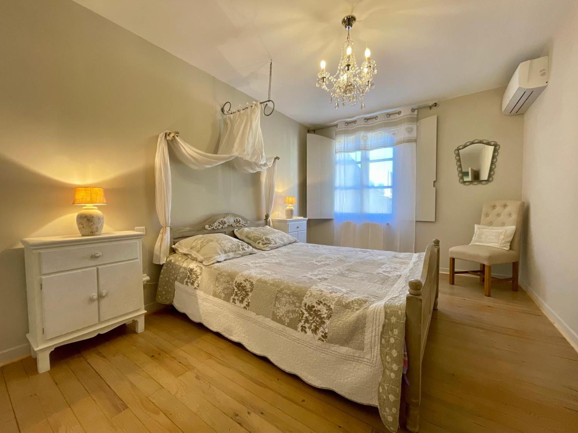 Cote Cite Appartements - Parking Prive - 100M Cite Medievale قرقشونه الغرفة الصورة