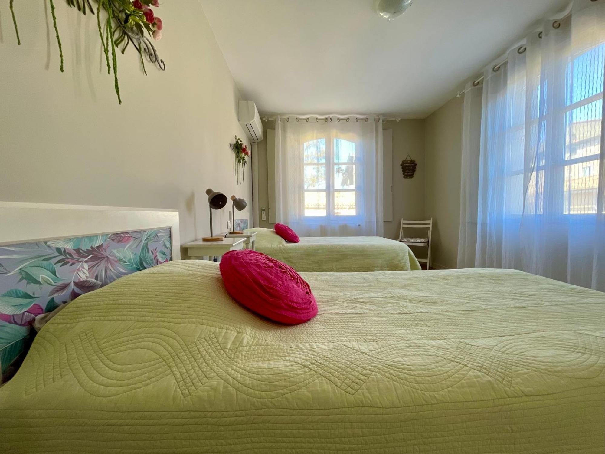 Cote Cite Appartements - Parking Prive - 100M Cite Medievale قرقشونه الغرفة الصورة
