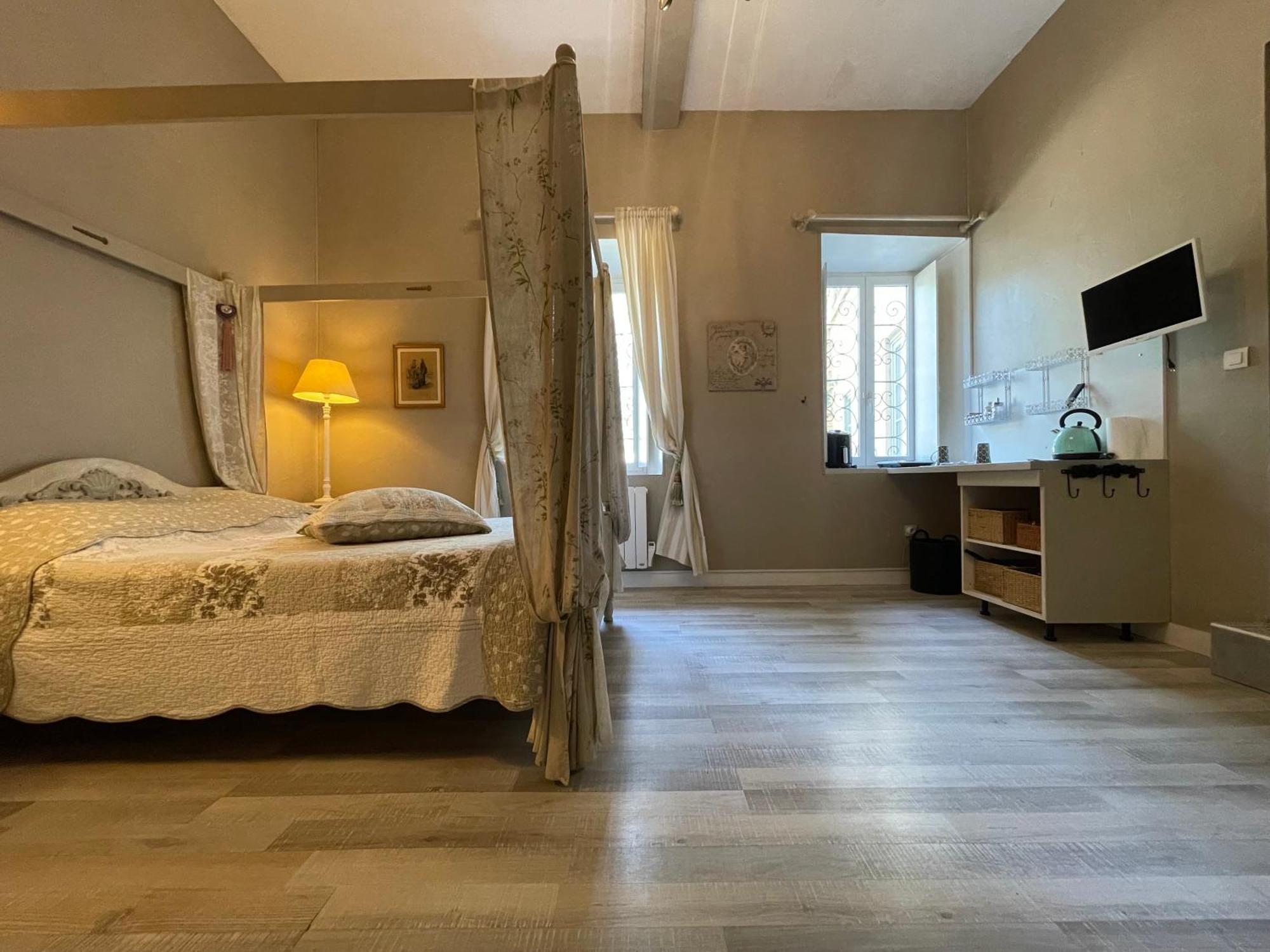 Cote Cite Appartements - Parking Prive - 100M Cite Medievale قرقشونه الغرفة الصورة